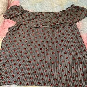 Black and red shirt very cute 3x in size got from thrift store.